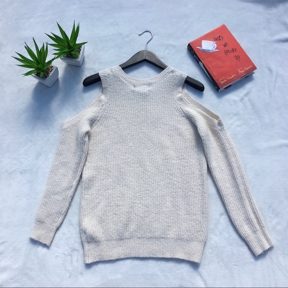 Urban Heritage White Cold Shoulder - Picture 2 of 5